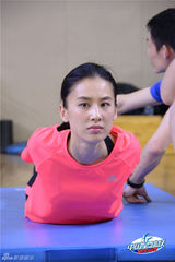 组图：《星跳跃》黄圣依回归迎车轮战强训