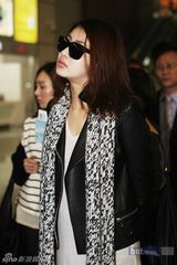 组图：宋承宪韩孝珠亮相机场 将出席MAMA颁奖礼