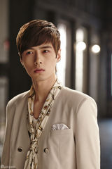 组图：M4M曝光MV最新花絮照 显清新帅气