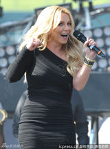 组图：夏日演唱会艾薇儿布兰妮纷纷登台