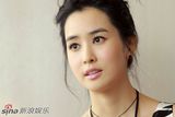 高清组图：韩星李多海五官精致 香港行秀美腿 