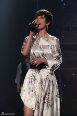 组图：“重力波”High翻《天声王牌》 张靓颖助阵