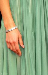 高清组图：《号外》主播玛丽亚-曼努诺斯渐变色长裙