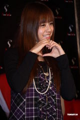 组图：女优佐山爱与瑠川里菜抵台与粉丝互动