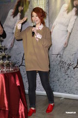 组图：Hebe庆功演唱会 Selina婚后首次现身力挺姐妹