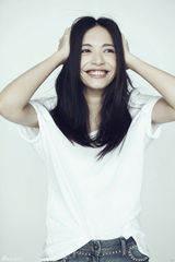 高清图：姚晨全新写真恬淡自然 2010金字塔型蜕变