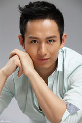 组图：成毅清爽短发首次亮相 写真打造魅力型男