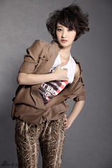 组图：阎娜最新春夏写真 俏皮活泼不失性感