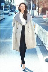 组图：石天琦早春街拍 气质大衣轻熟范儿