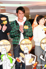 幻灯图：古天乐笑言身材不输模特 被女模视为偶像