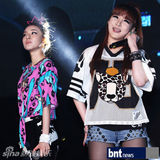 组图：韩女团2NE1出演节目《热情乐书》