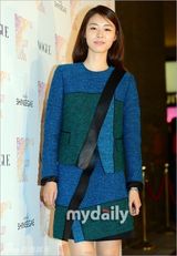 组图：李钟硕等出席时尚派对 宋茜低胸CL露腰