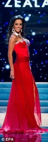 组图：环球小姐众佳丽泳装礼服美艳 中国小姐微笑迷人