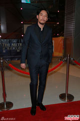 组图：张震郑雨盛执导电影 王家卫捧场