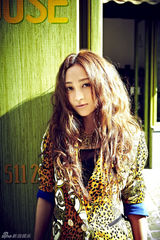 组图：姚笛比利时写真 低头浅笑诠释异域风情