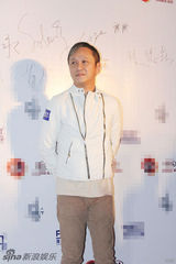 组图： 张瑞希亮相青年电影展 愿携手国内影人