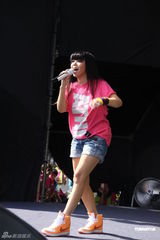 组图：张惠妹运动装亮相 为跑步活动站台