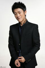 组图：林申最新帅气写真演绎雅痞熟男