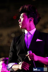 组图：少女时代等众星亮相2012梦想演唱会红毯