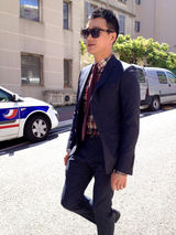 组图：佟大为夫妇戛纳街拍恩爱相随