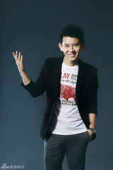 组图：李响时尚大片气场十足 彰显职场达人风范