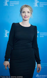 组图：《爱在午夜降临前》发布 伊桑朱丽耳语