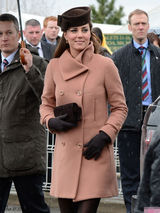 组图：凯特王妃装束优雅尽显皇室范儿