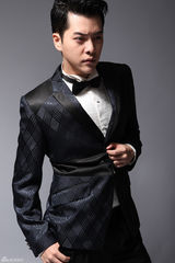 组图：徐海乔英伦写真绅士范随性优雅