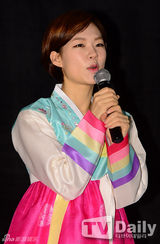 组图：丹尼尔海尼等穿韩服亮相韩片《SPY》活动