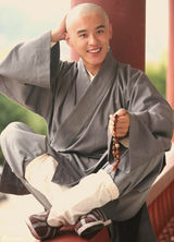 高清图：高昊牺牲形象演小和尚 尝试各种雷人造型