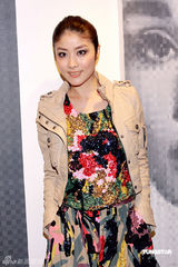 幻灯图集：方力申开画廊众星捧场 陈慧琳等助阵