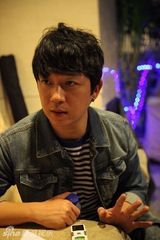 组图：《怒放》剧组现身大学生电影节红毯