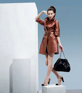 幻灯图集：林志玲写真红装出镜 大秀修长美腿 