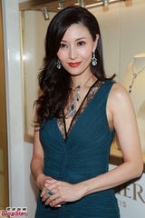 组图：李嘉欣性感亮相优雅妩媚