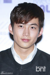 组图：玉泽演出席电影《结婚前夜》宣传活动