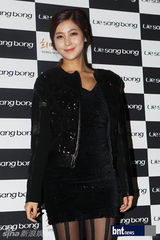 组图：张娜拉郑柔美等出席首尔时装周李向锋展