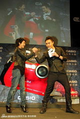 幻灯图：周迅曝和富二代情变分手 坚强短发接代言