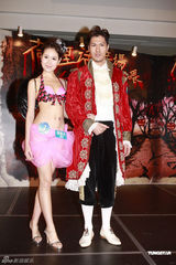 组图：六位亚姐候选人泳装亮相 俏丽佳人齐斗艳