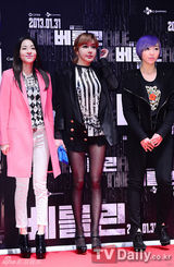 组图：全智贤新片《柏林》首映 李秉宪SJ等力挺