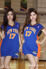 组图：By2欢度20岁生日 柯有伦现身送比基尼