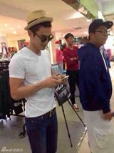 组图：崔始源现广西 疑开拍中国版《继承者》