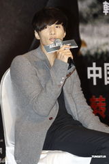 组图：元斌宣传《孤胆特工》 将行程安排给影迷