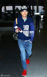 陈思诚佟丽娅大婚组百人亲友团 大溪地疯爱此生