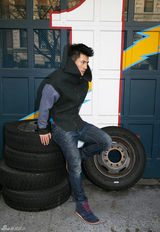 组图：李晨浩纽约街拍记录独闯时装周瞬间