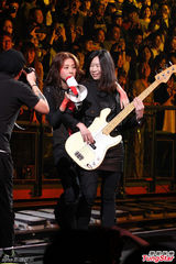 组图：陈绮贞演唱会男友现身 豪放上演女女舌吻