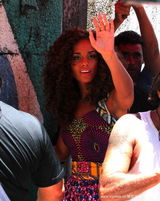 幻灯：碧昂斯与艾丽西亚合作新曲 拍MV比拼性感