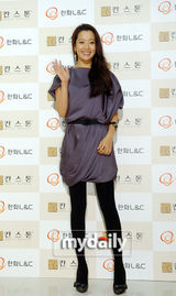 幻灯图集：金喜善首尔举行签名会 众多粉丝参加