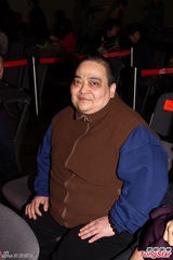 组图：胡敏珊现身佛教盛典 赌王千金何超雄同场