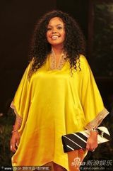 《黑色维纳斯》首映   奥斯卡女配角蒂尔达优雅捧场