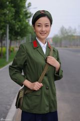 高清组图：孙宁《鲜花朵朵》军装造型首次曝光